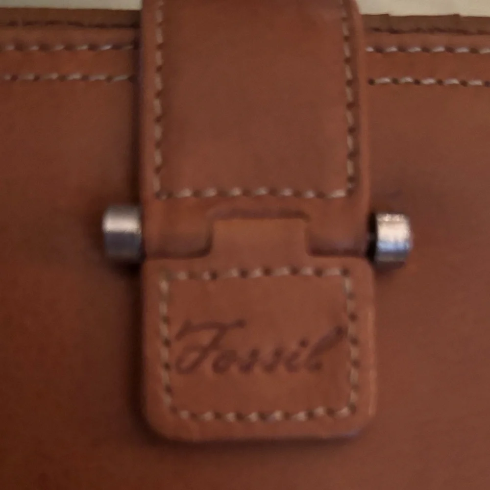 Fossil Brown Leather Clutch Wallet - Picture 2 of 6